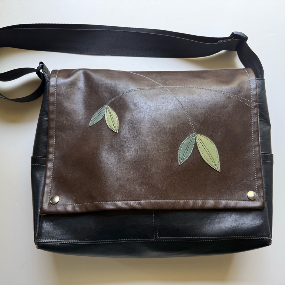 Queen Bee Creations Rare Black/Brown Retro PDX Vegan Crossbody Messenger Bag